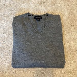 Men’s XL gray banana republic v neck sweater